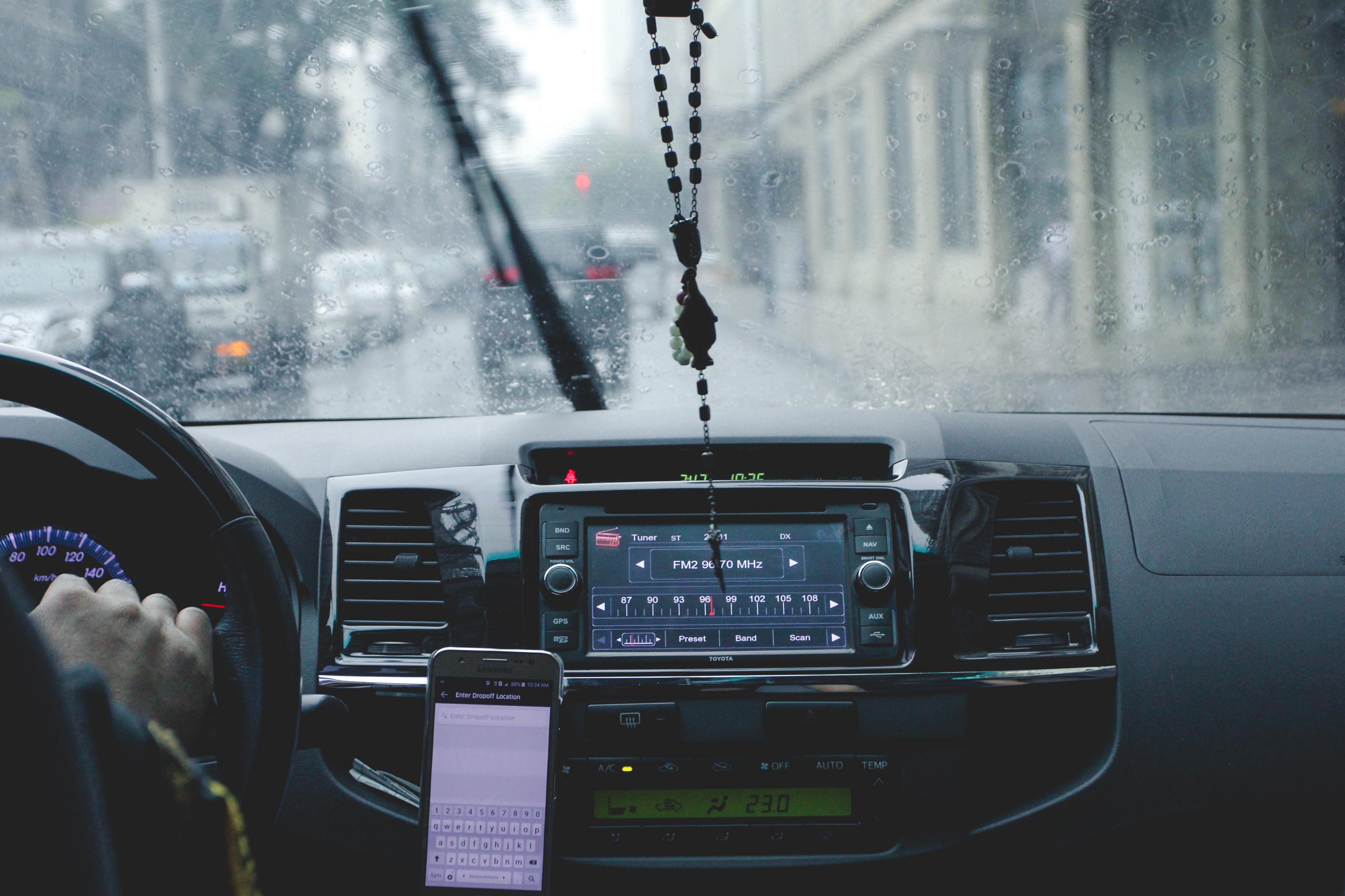 SYNCING YOUR PHONE TO YOUR CAR CAN PUT YOU AT RISK